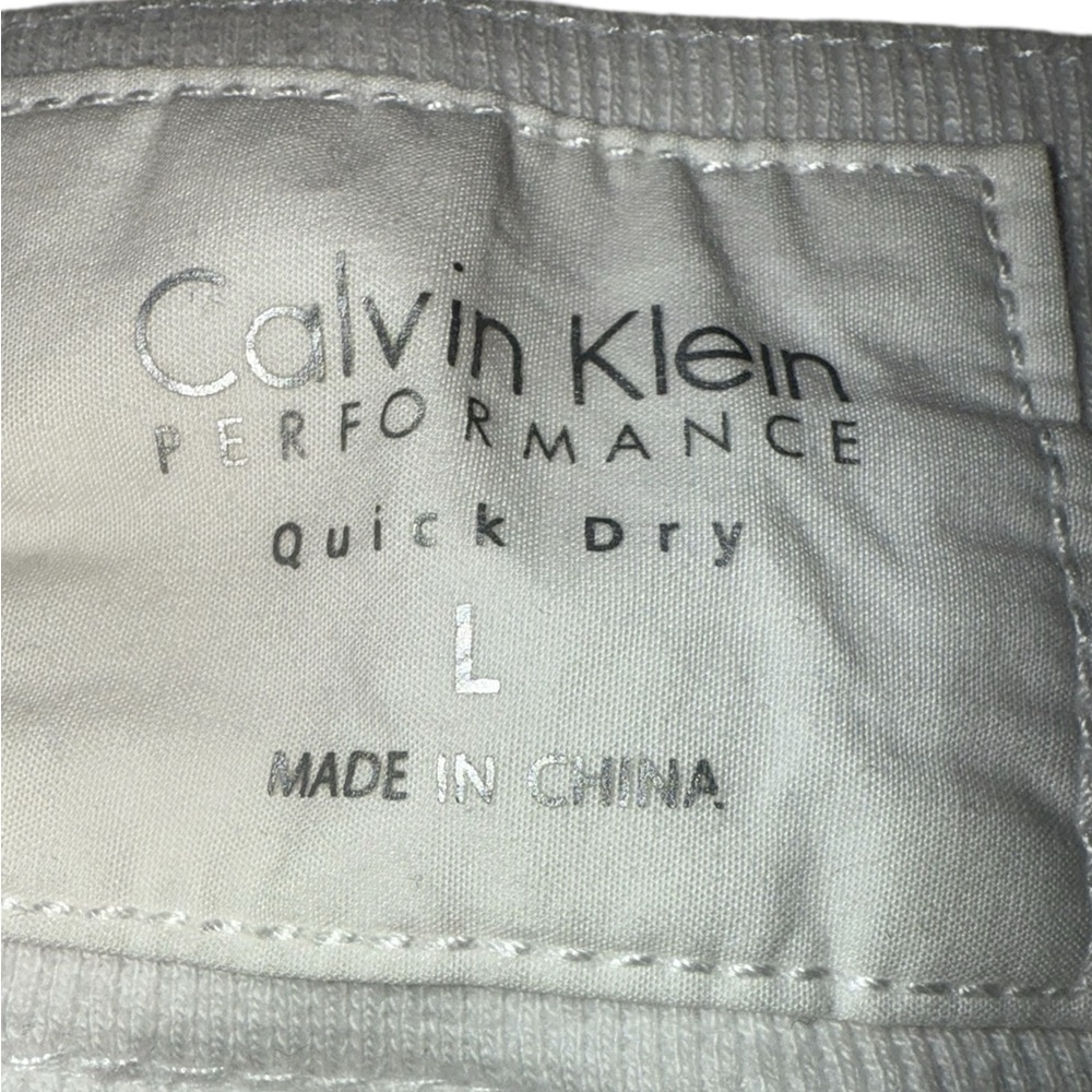 Calvin Klein Women's cargo capris - Picture 3 of 4